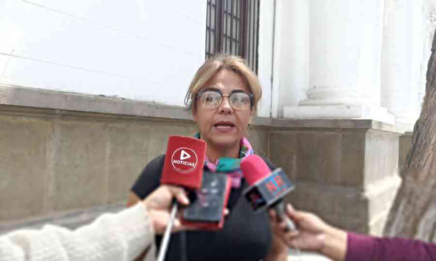 Gobernación de Tarija y el Sedes refuerzan campaña de vacunación e instan a padres llevar a vacunar a sus hijos