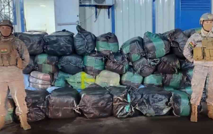 Decomisan ropa usada y cigarrillos de contrabando en Bermejo valuados en más de Bs 200.000