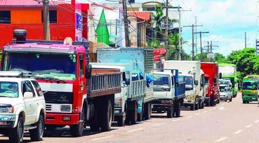 Transporte protesta por suspensión de reunión con el Gobierno: “Solo el 10% de los camiones está operativo”