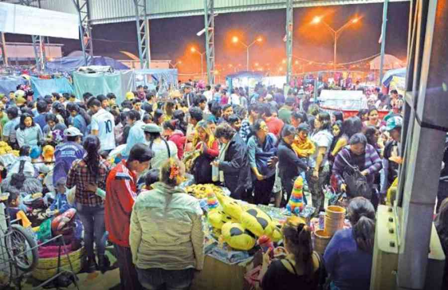 Desalojan a personas en estado de ebriedad en la feria de Santa Anita