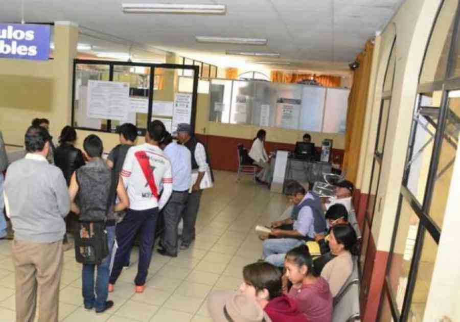 Alcaldía establece horario continuo por la escasez de combustibles