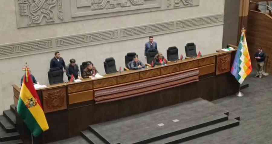Choquehuanca fracasa en tercer intento de reinstalar sesión, esta vez por licencias en la directiva