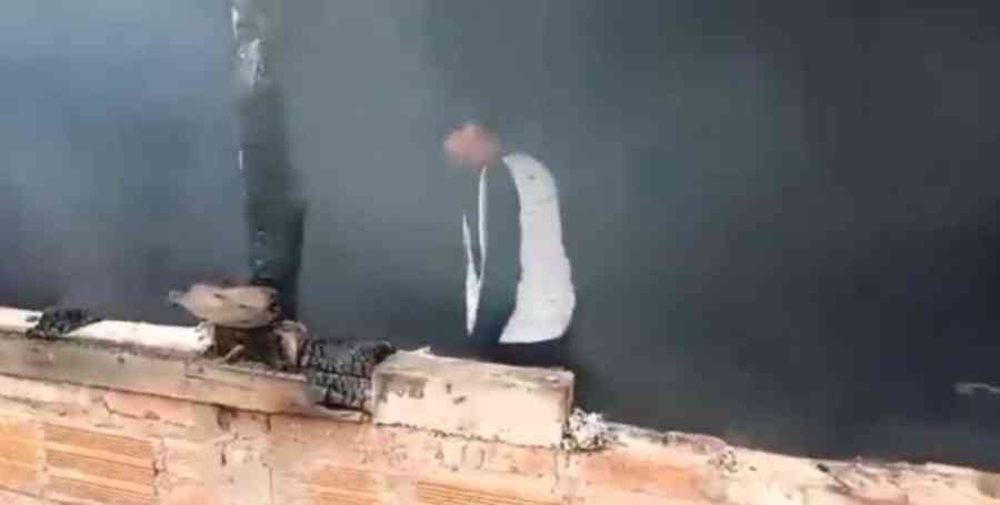 "No, mi hijo, no": El clamor de un padre tras hallar calcinado a su hijo de 6 años en incendio en Yacuiba