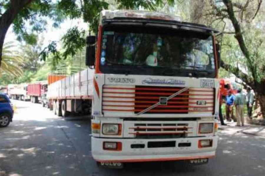 Transporte pesado de Tarija pide solucionar la falta de diésel