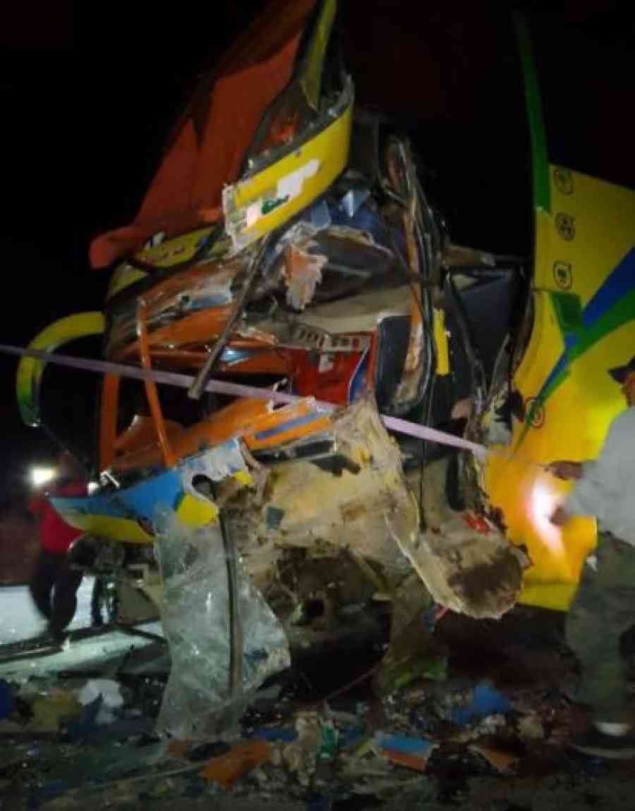 Violento choque en la carretera Potosí–Oruro involucra a flota Expreso del Sur que salió de Tarija y un camión
