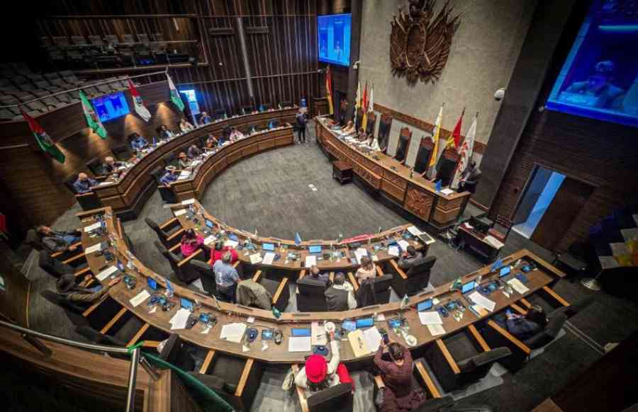 Legisladores aceleran el paso en su fase final y aprueban 27 leyes en tiempo récord