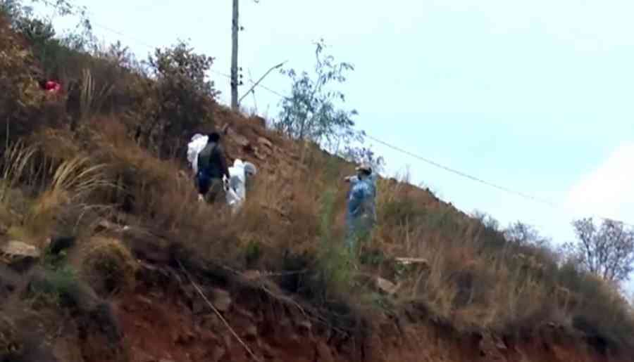 Hallan dos cuerpos sin vida en Cochabamba, uno de ellos desmembrado