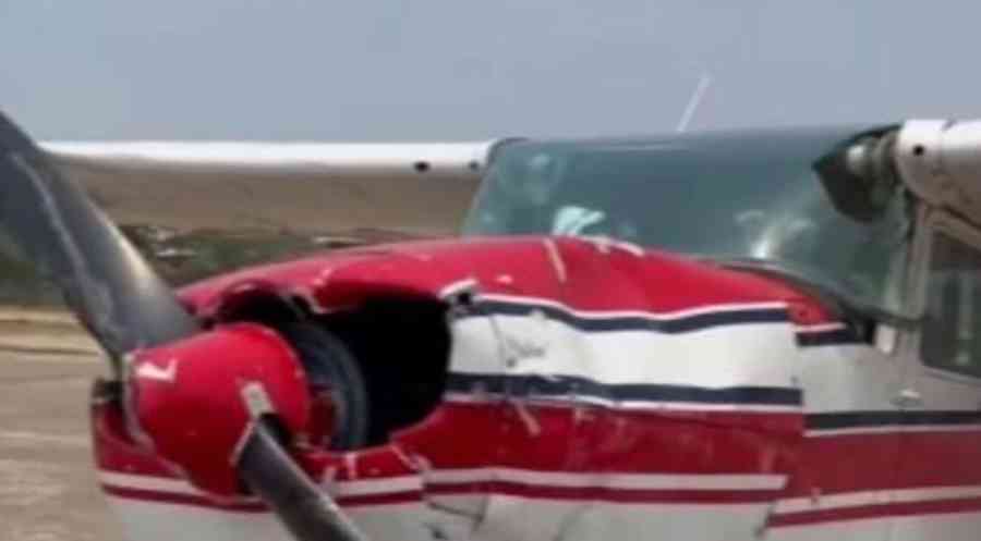 Dos avionetas chocan en pleno vuelo y una de ellas pierde el control y caen en campo abierto