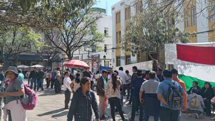 Manifestantes de tres municipios de Tarija amenazan con cierre de válvulas del pozo Churumas