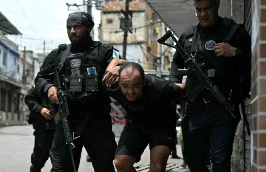 Escenas de guerra en Rio de Janeiro: 64 muertos en operación policial más letal