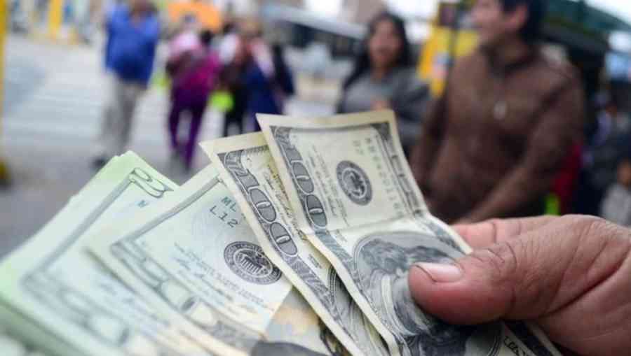 El dólar paralelo cae a la franja de los Bs 10 tras la posesión del gabinete técnico de Paz