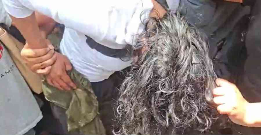 Arman barricada en el mercado Campesino para impedir que la Policía se lleve a acusada de robo