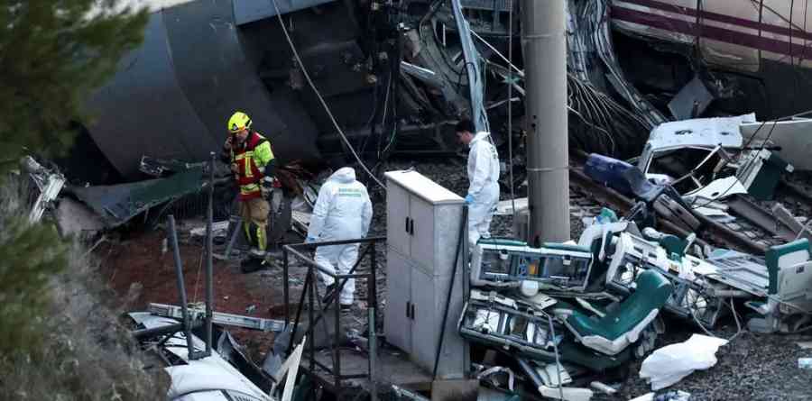 Sube a 40 la cifra de muertos por choque de trenes en España