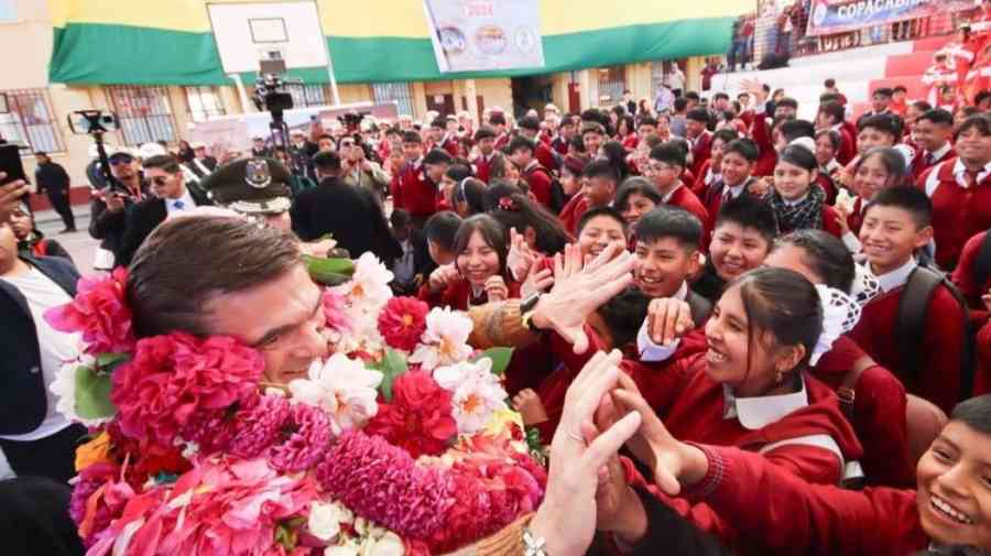 Paz inaugura el año escolar y propone “un gran acuerdo” para cambiar normas