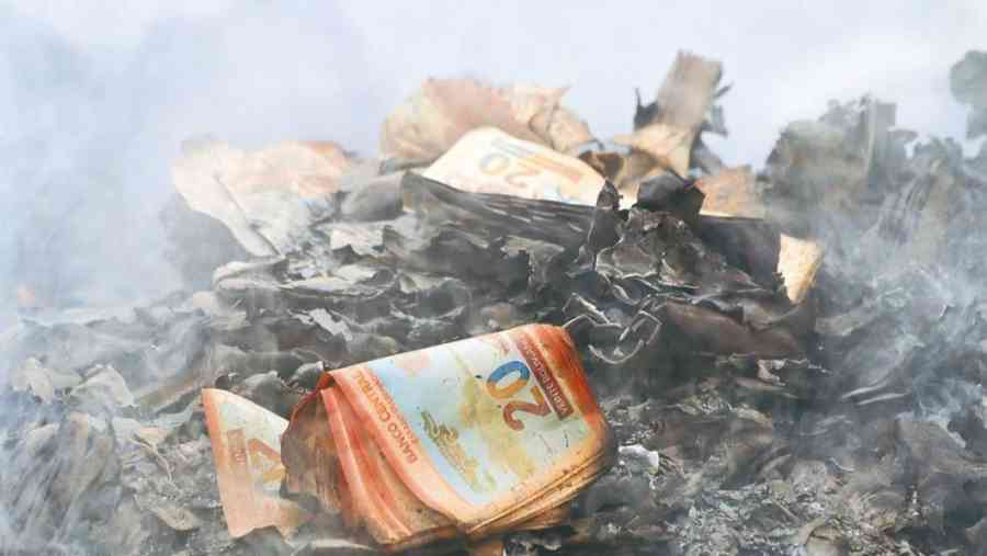 Gobierno identifica series e invalida billetes tras la quema y los saqueos