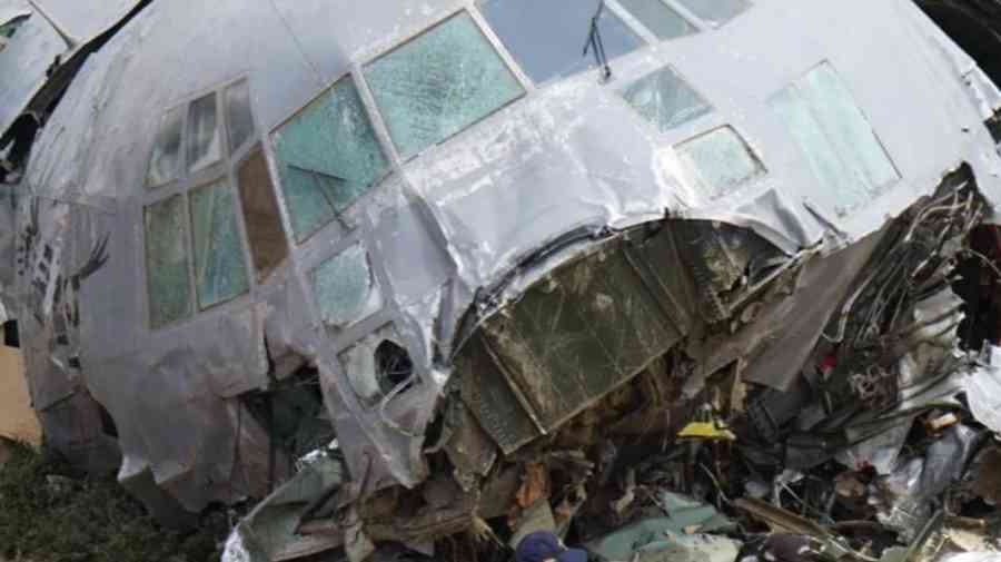 Sube a 24 la cifra de fallecidos por accidente aéreo en El Alto