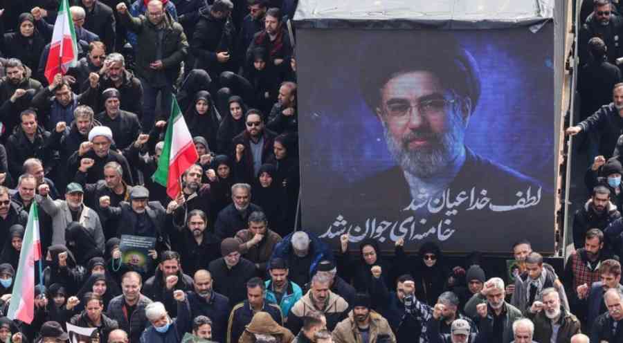 En su primer mensaje, Mojtaba Jamenei pide mantener el cierre del estrecho de Ormuz