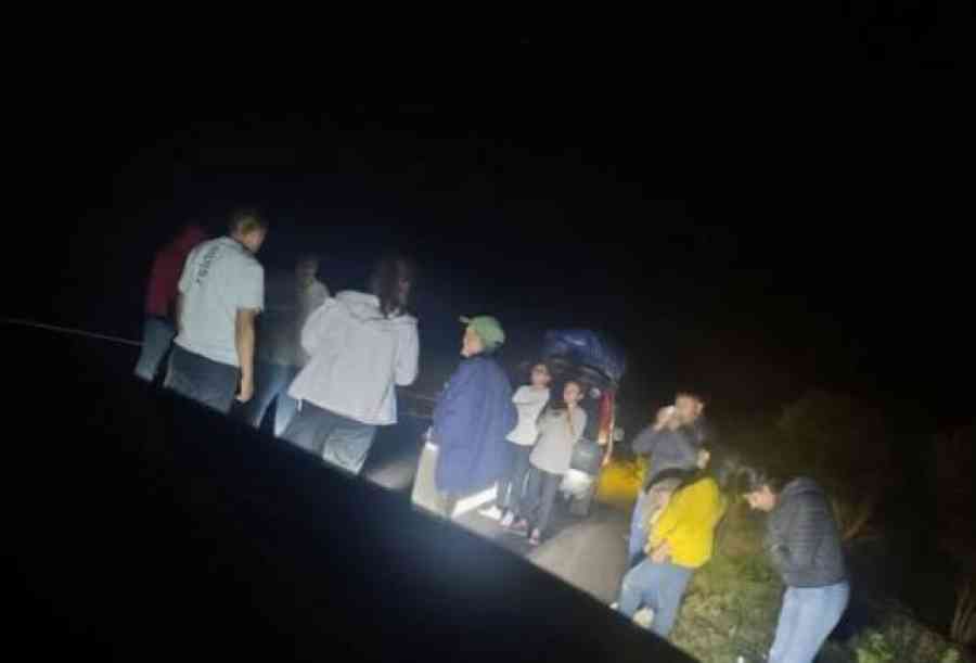 Delincuentes armados emboscan trufi y roban vehículo en la ruta Tarija–Yacuiba