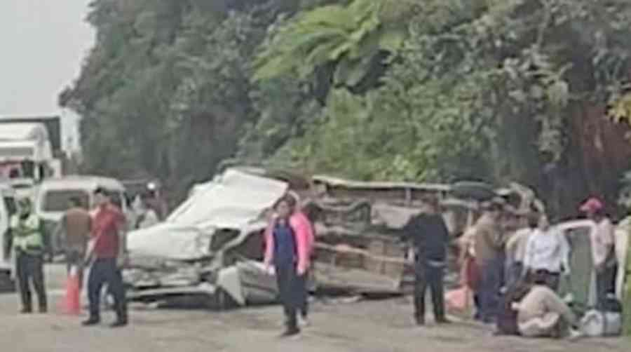 Choque múltiple en carretera a Cochabamba deja dos personas muertas y cinco heridas