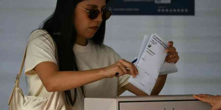 Perú vota para elegir a su noveno presidente en diez años