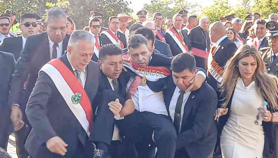 Presidente del Senado se descompensa en acto oficial en Tarija