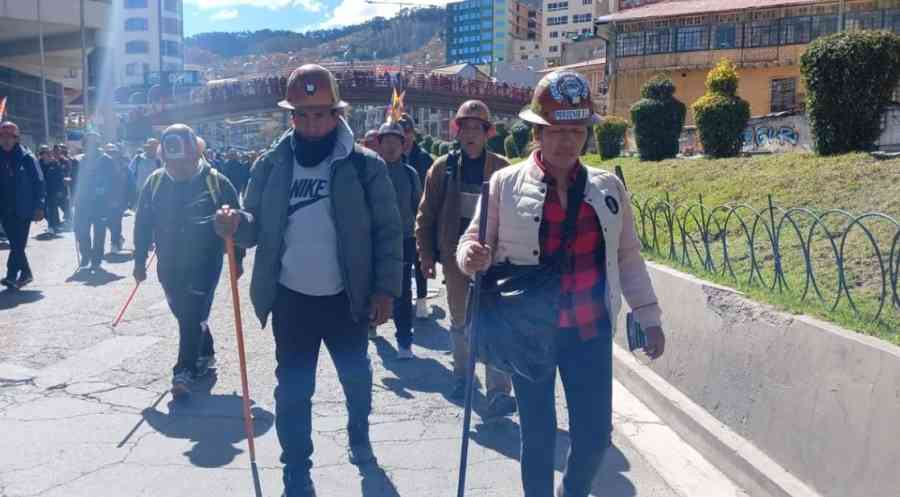 Suman ocho aprehendidos por los enfrentamientos entre mineros y policías