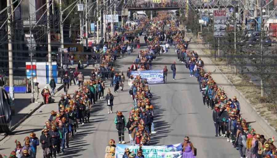 Bolivia amanece con 23 bloqueos y la COB niega responsabilidad en la muerte de dos personas