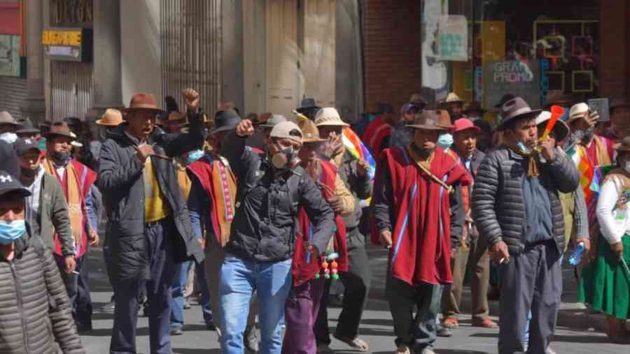 Ministerio de Salud declara emergencia y pide tener disposición absoluta ante la "convulsión social"
